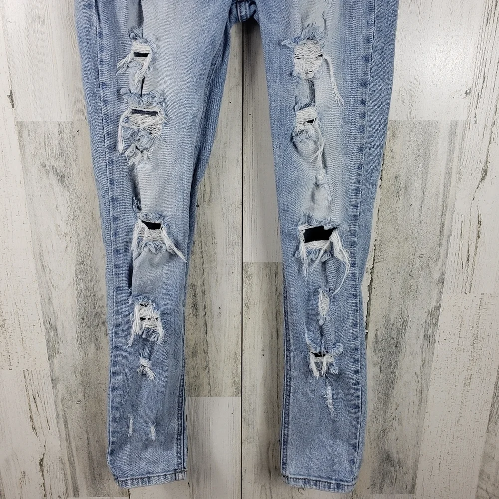 Fashion nova light wash highly ripped skinny jeans juniors size 1